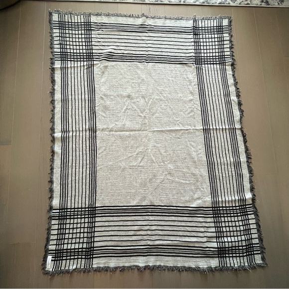 Charcoal Grey & White Wool Blanket Scarf - Picture 3 of 4